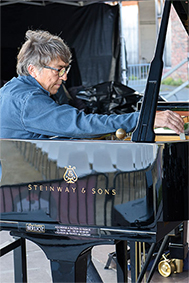 </p>
<h4 style="text-align: center;">Paul-Étienne</h4>
<p>